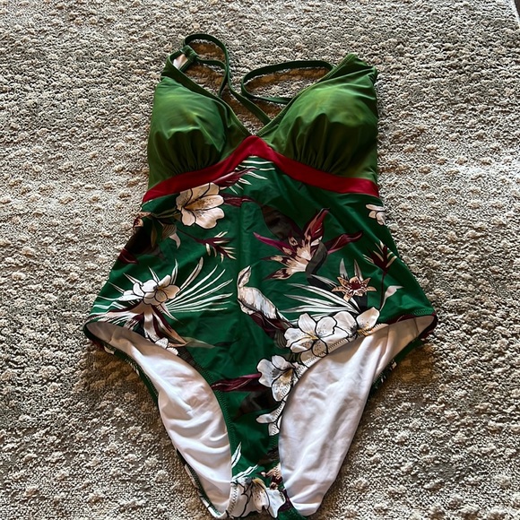 Green one piece swim suit - Picture 1 of 1